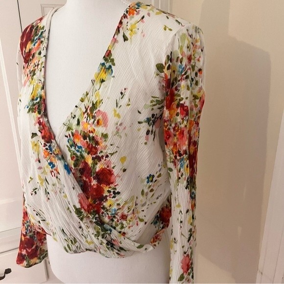 Love Stitch Floral Wrap Blouse with Crochet Design - Picture 5 of 9